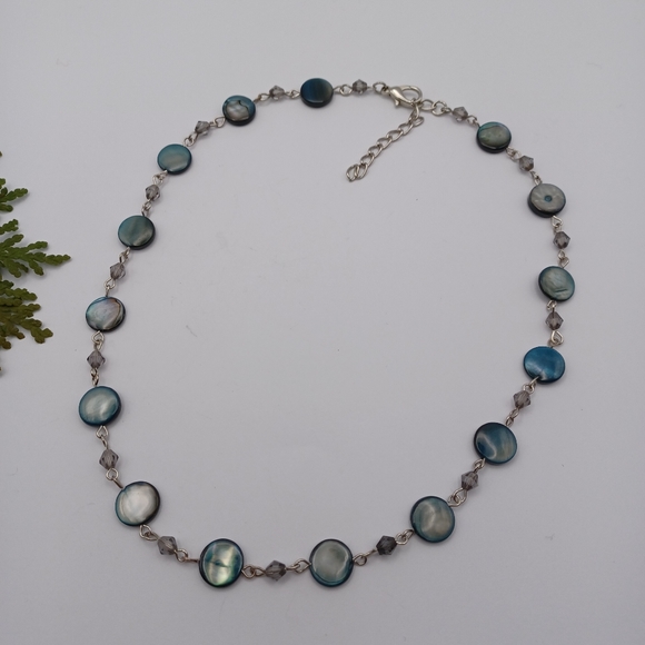 Jewelry - Y2K Mother of Pearl Necklace